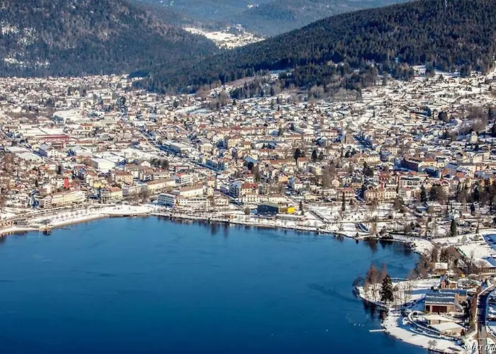 Maison Spacieuse Pres De Avec Vue Sur Le *